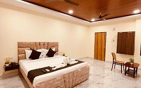 Hotel Br Palace - Airport Zone Shamshabad , Hyderabad